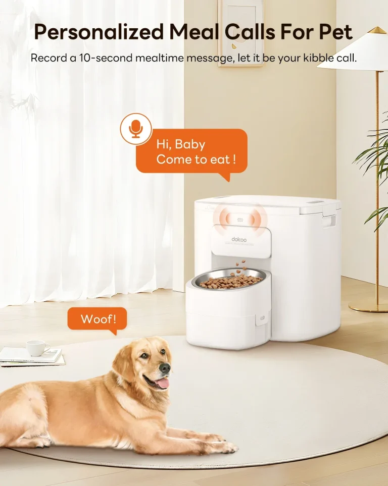 Dokoo automatic dog feeder dispensing kibble for a golden retriever, featuring text about recording a 10-second personalized mealtime voice message.